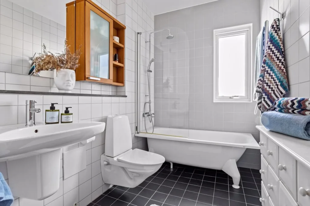 Komplett Badrumsrenovering 2 planshus Akersberga Trasattra