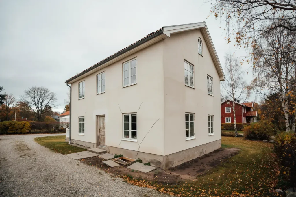 s ttningsskador i villa s uppt cker du tecken i tid och v ljer r tt tg rd f r grund och mark